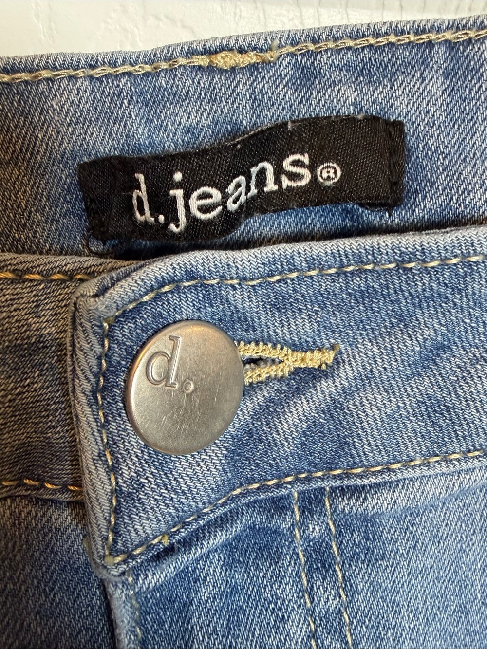 d.jeans Women’s Light Wash Capri Jeans Size 12 Stretch Mid Rise Denim - Picture 4 of 7